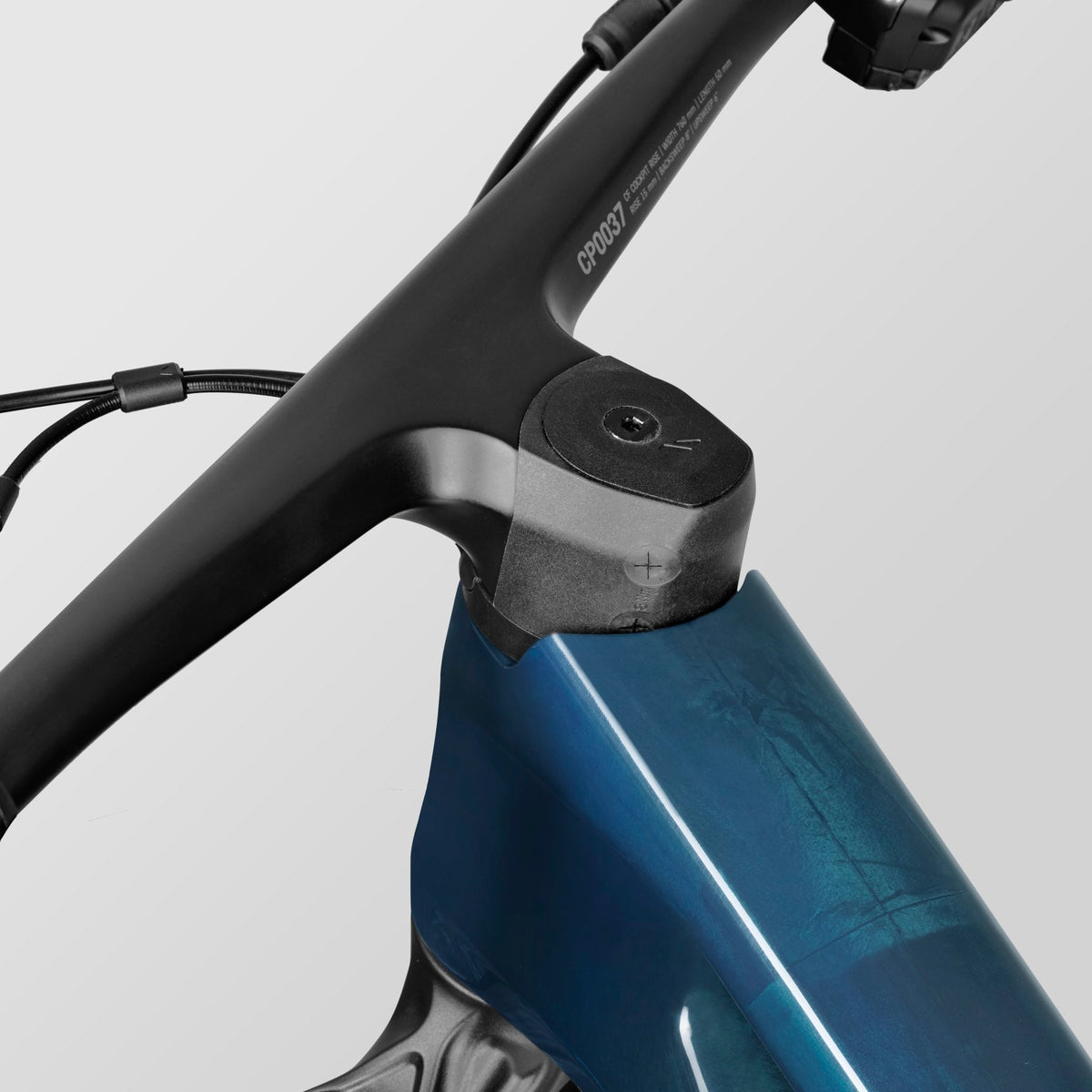 Lux Trail CF Di2 – Outlet